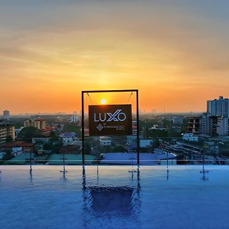 Luxo Kochi Hotel Bagian luar foto