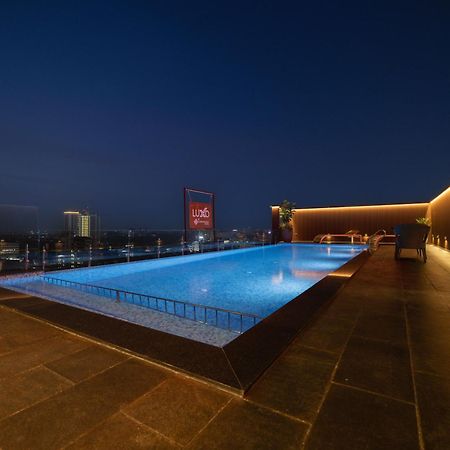 Luxo Kochi Hotel Bagian luar foto
