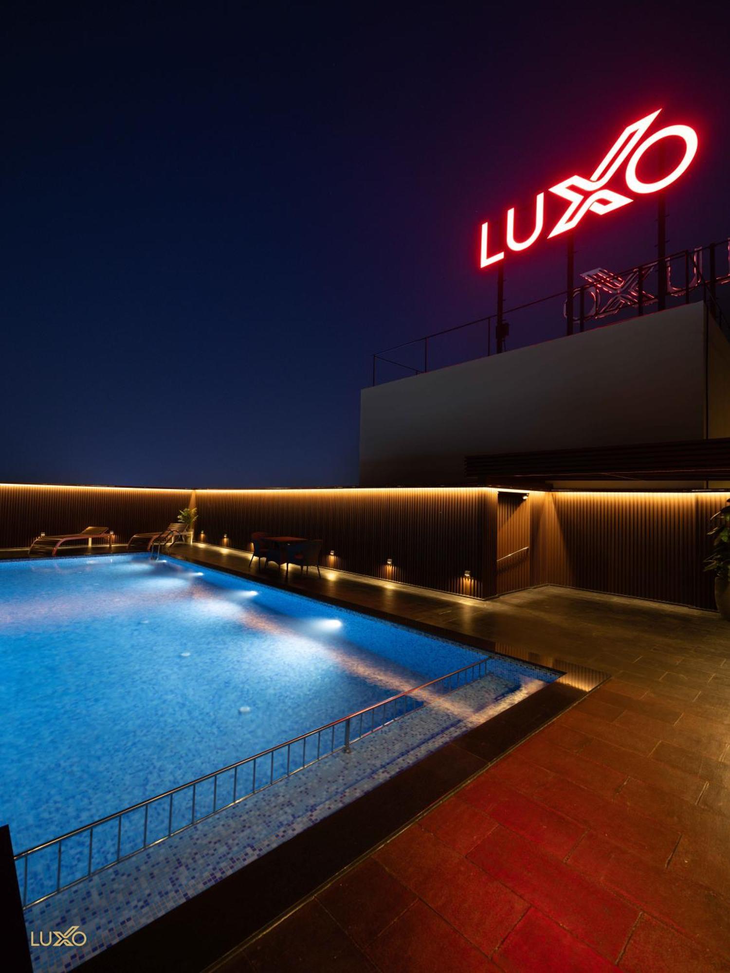 Luxo Kochi Hotel Bagian luar foto