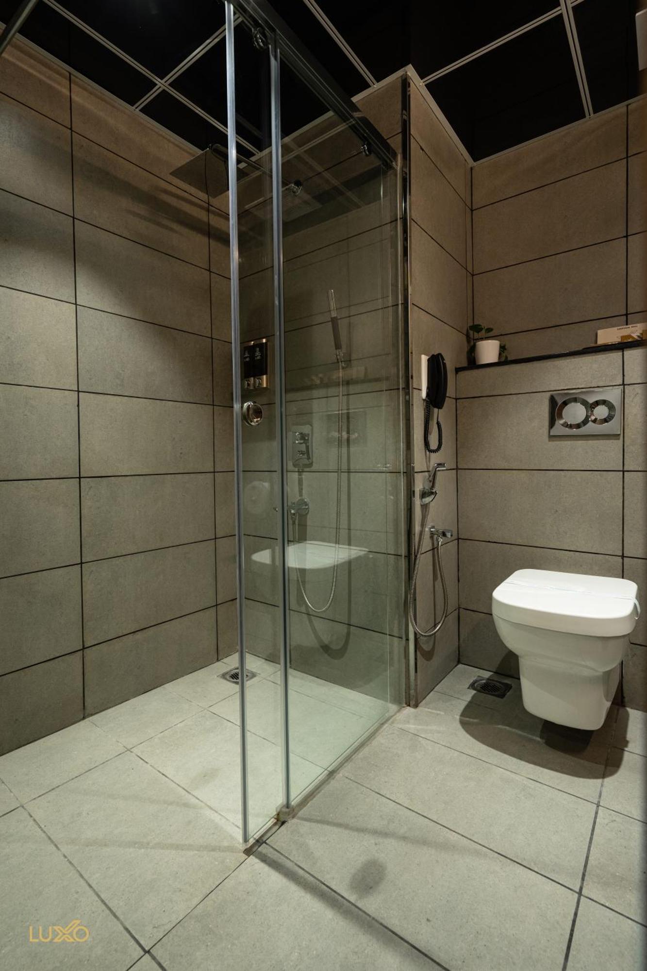 Luxo Kochi Hotel Bagian luar foto