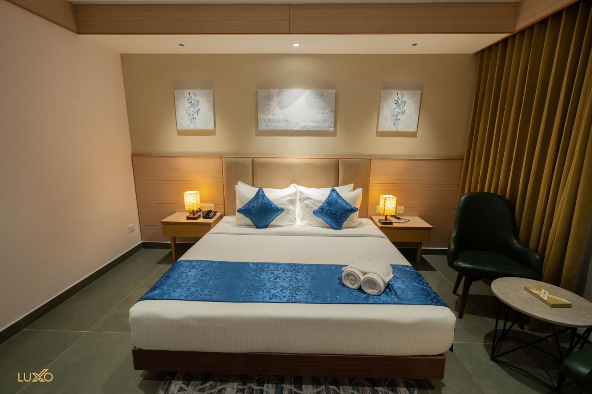 Luxo Kochi Hotel Bagian luar foto