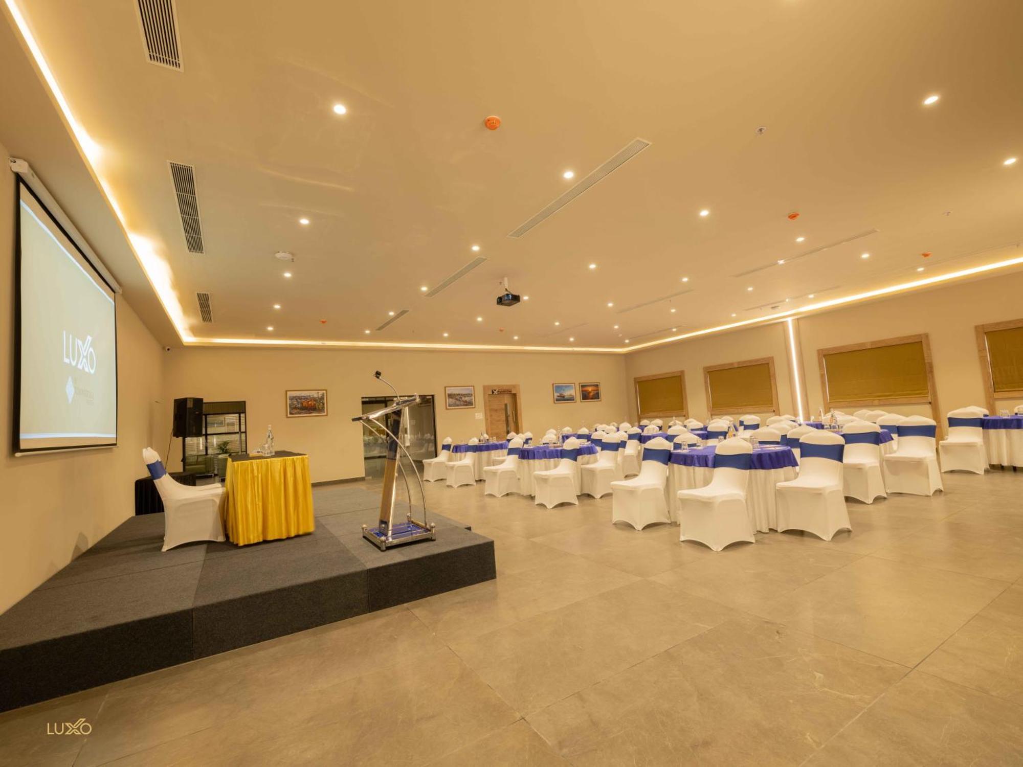 Luxo Kochi Hotel Bagian luar foto