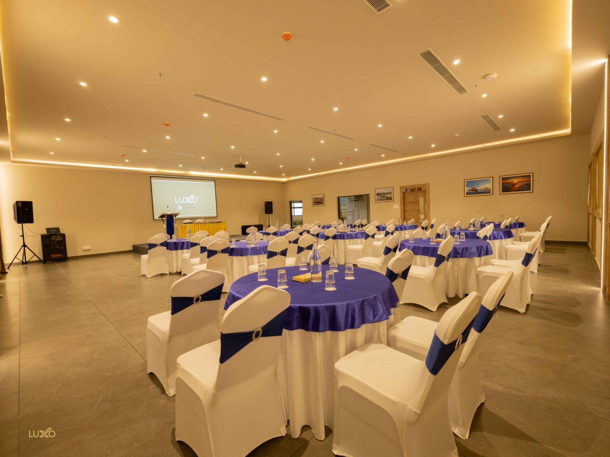 Luxo Kochi Hotel Bagian luar foto