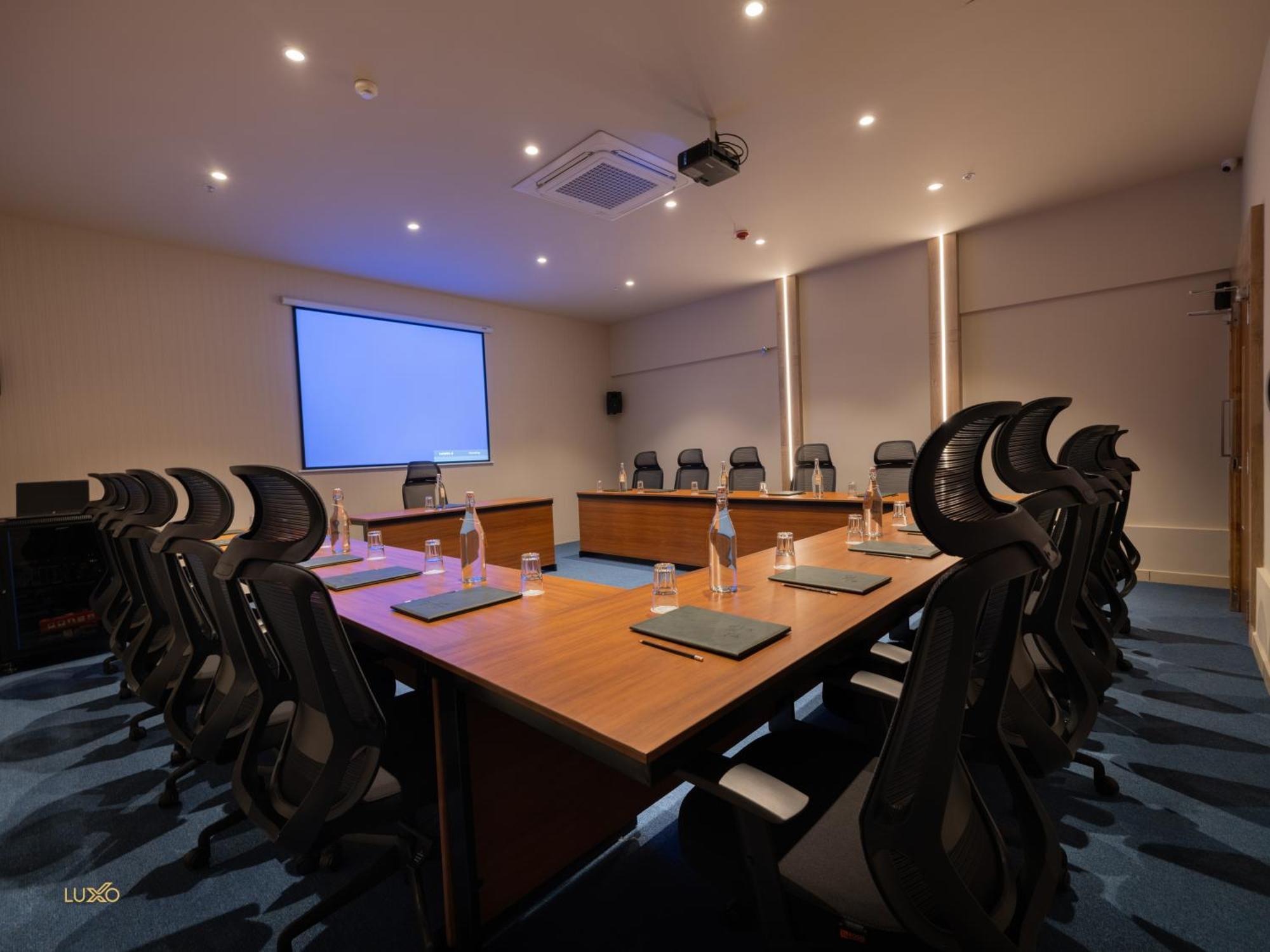 Luxo Kochi Hotel Bagian luar foto