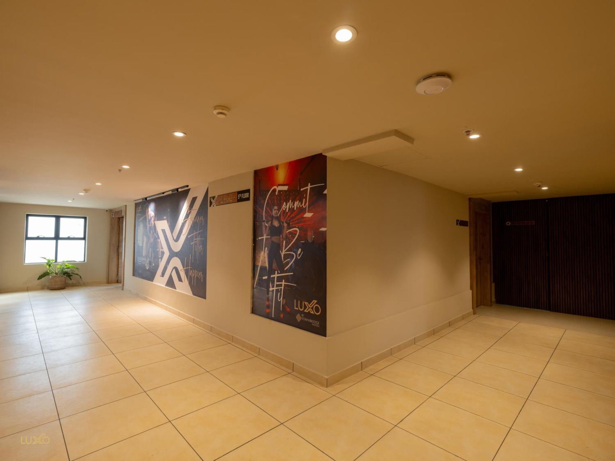 Luxo Kochi Hotel Bagian luar foto