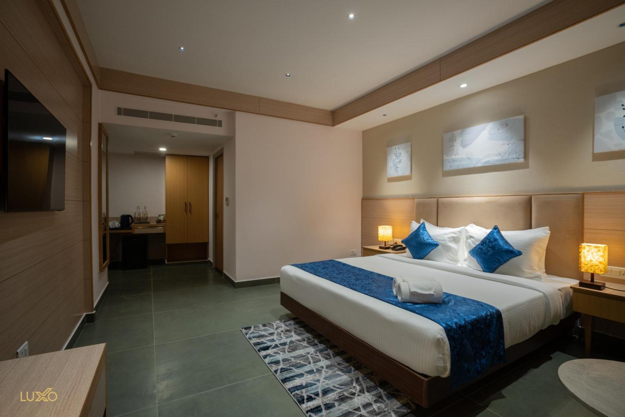 Luxo Kochi Hotel Bagian luar foto