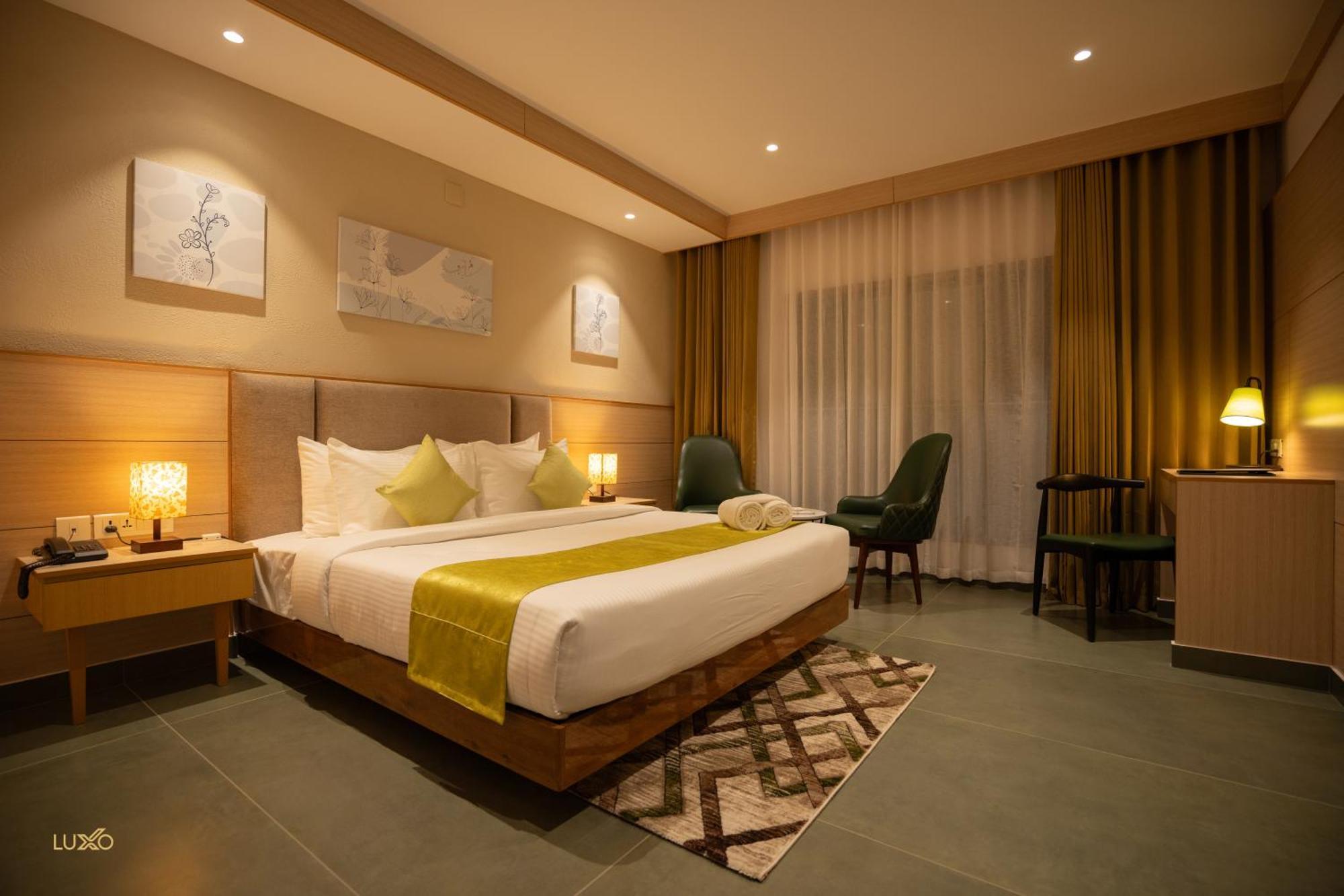 Luxo Kochi Hotel Bagian luar foto